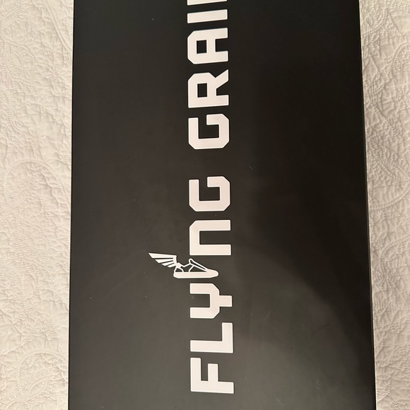 sneaker display flying grayl - Picture 3 of 4